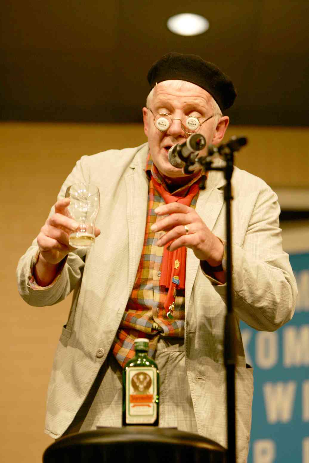 De buurtredenaar Ger Frenken zorgde ervoor dat de zaal aan het lachen kwam.